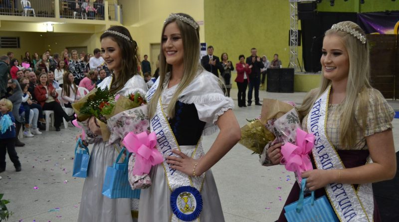 Juliane (2ª Princesa), Isadora (Rainha) e Natália (1ª Princesa) foram eleitas durante as festividades
